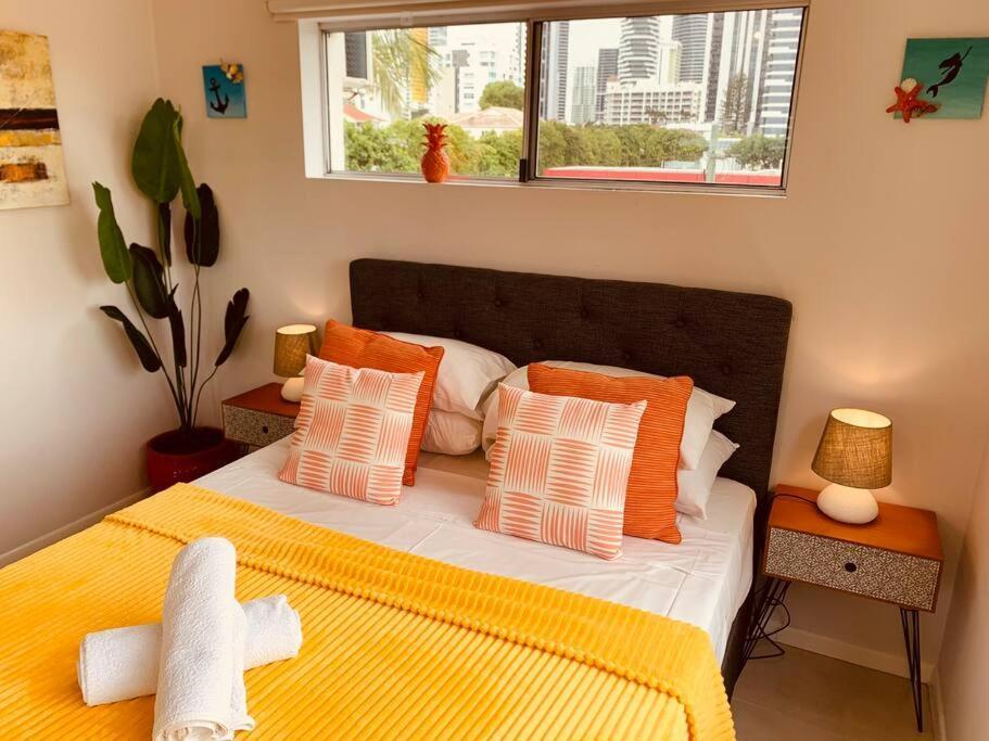 Broadbeach, Stylish Apartment Close To Everything Gold Coast Eksteriør bilde