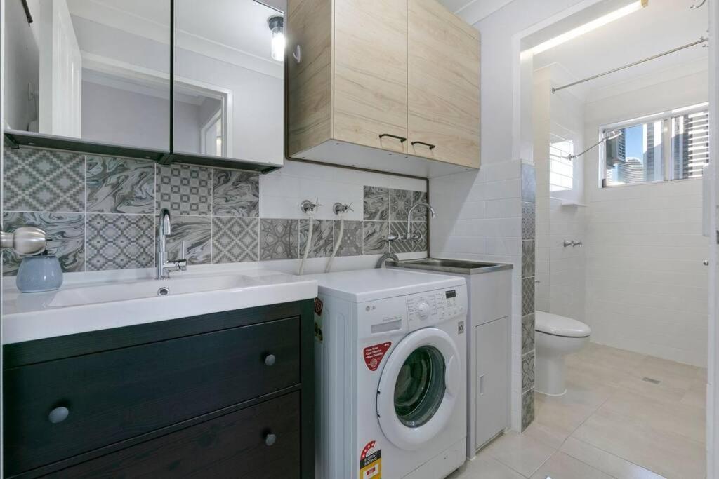 Broadbeach, Stylish Apartment Close To Everything Gold Coast Eksteriør bilde